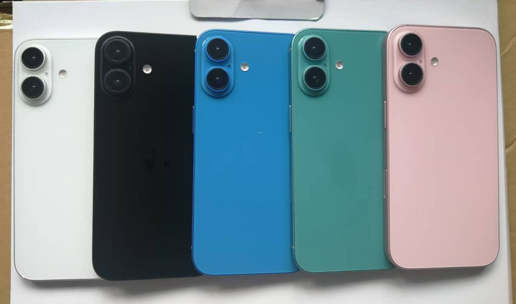 iPhone 16 colors