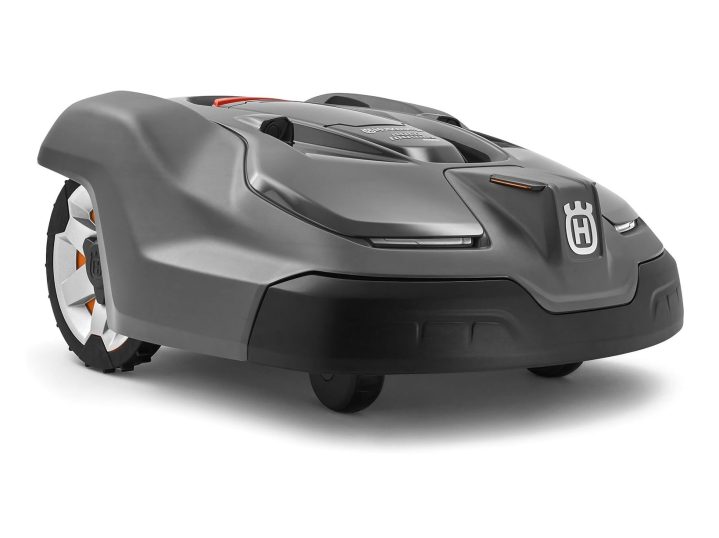 An image of the front of the Husqvarna Automower 450XH.