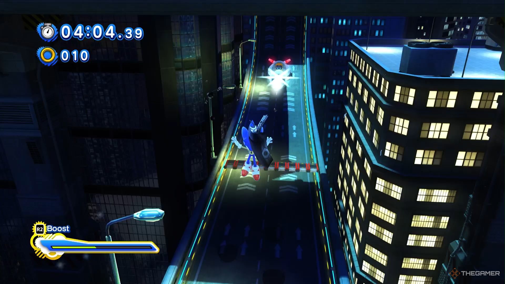 SONIC X SHADOW GENERATIONS Modern Sonic in Speed Highway being chased by an enemy.