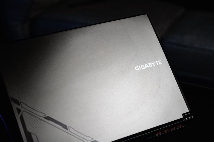 GIGABYTE 16\