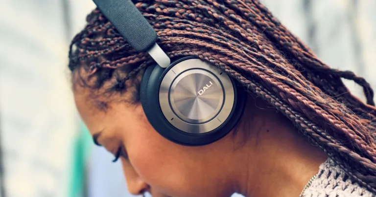 Dali IO-8 Headphones Offer Audiophile Noise Cancellation