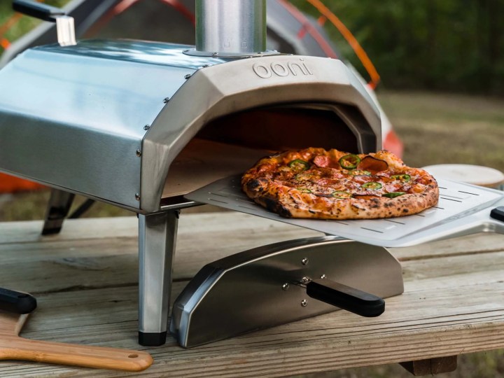 Ooni Karu 12 pizza oven.