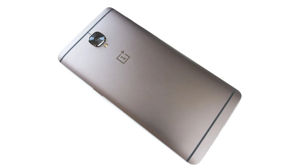 Is OnePlus better than Pixel?