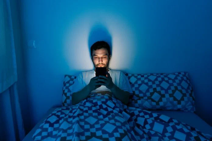 Bright Evening Light Could Increase Blindness Risk