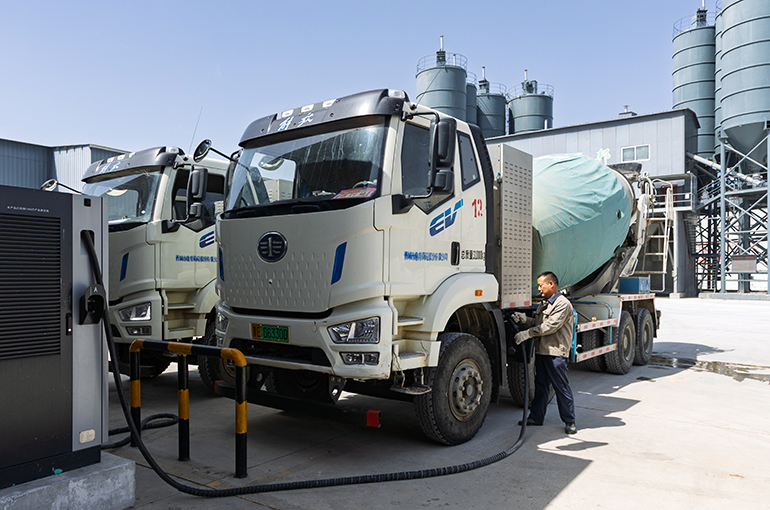 China Mandates Heavy Truck Charging Stations on Highways to Boost Adoption and Cut Emissions