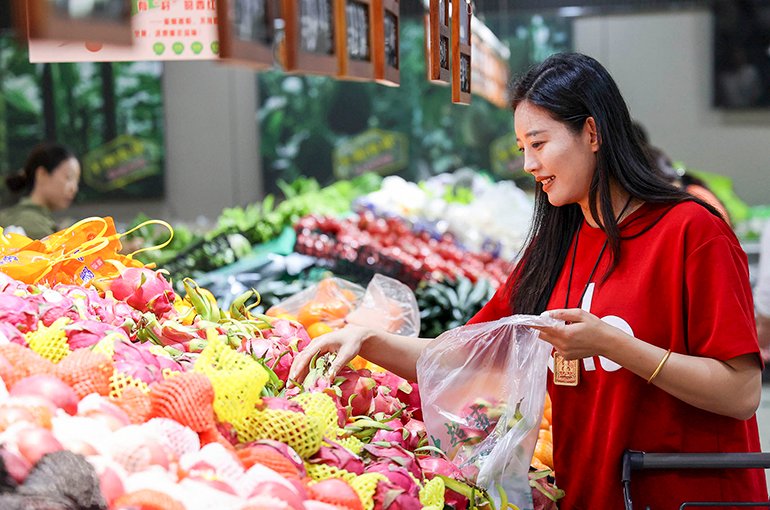 China’s Consumer Spending Grows Slowly as Shoppers Prioritize Value