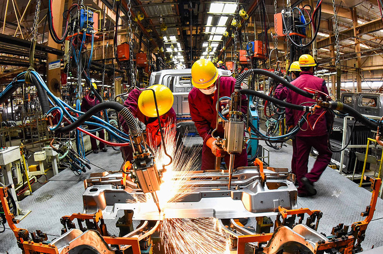 China's Factory Growth Resumes in June on Rising Demand
