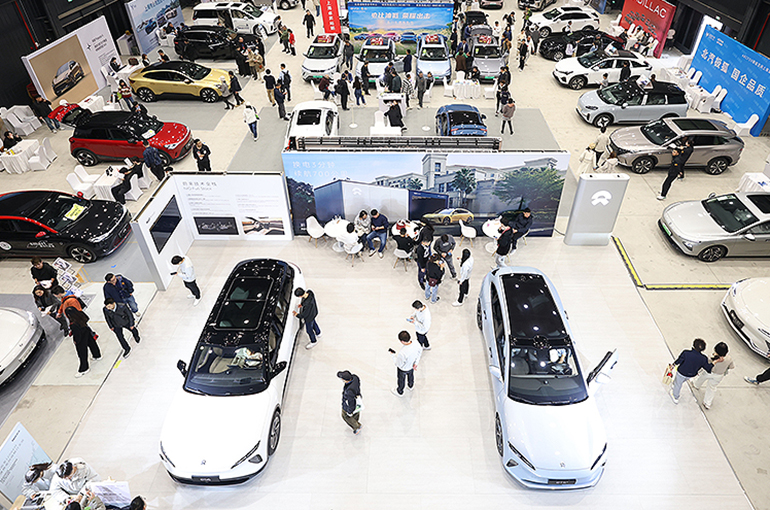 China's Parallel Car Imports Decline as Buyers Shift to Domestic NEVs