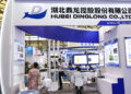 Dinglong Hits All-Time High on New Photoresist Orders from Chip Leaders