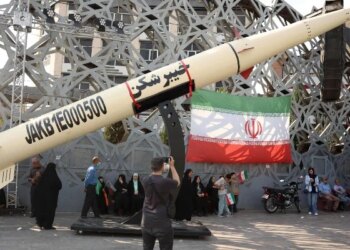 Iran hits US bases in Jordan and Gulf after Trump strikes near Hormuz