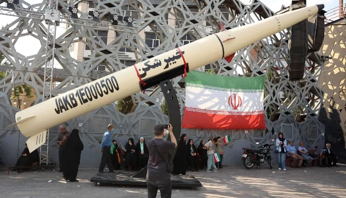 Iran hits US bases in Jordan and Gulf after Trump strikes near Hormuz