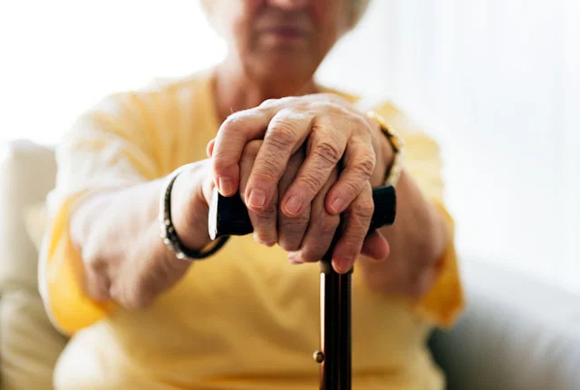 Joint Pain Supplements Linked to Accelerated Alzheimer’s Progression