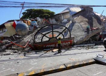 Philippine Quake Death Toll Reaches 41, Ongoing Outdoor Hospital Relief