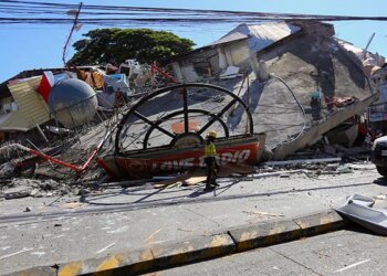 Rain and aftershocks hinder rescue efforts as Philippine quake reaches 55 deaths