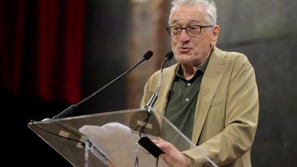 Robert De Niro Blasts Trump, Says 'I Want to Love My Country Again'