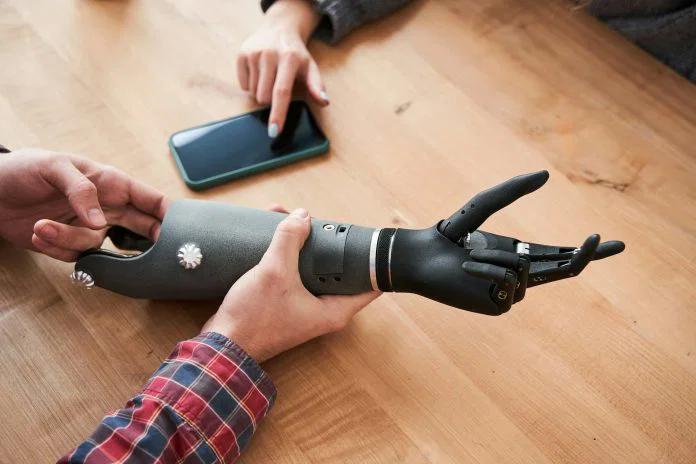 Simple Color Cues Accelerate Prosthetic Limb Control