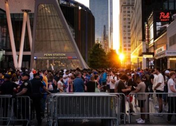 Six stabbing victims at New York's Penn Station