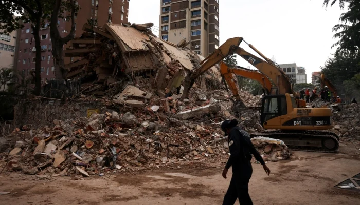 Venezuela Scrambles to Rescue Hundreds Buried After Deadly Quakes, 235 Confirmed Dead