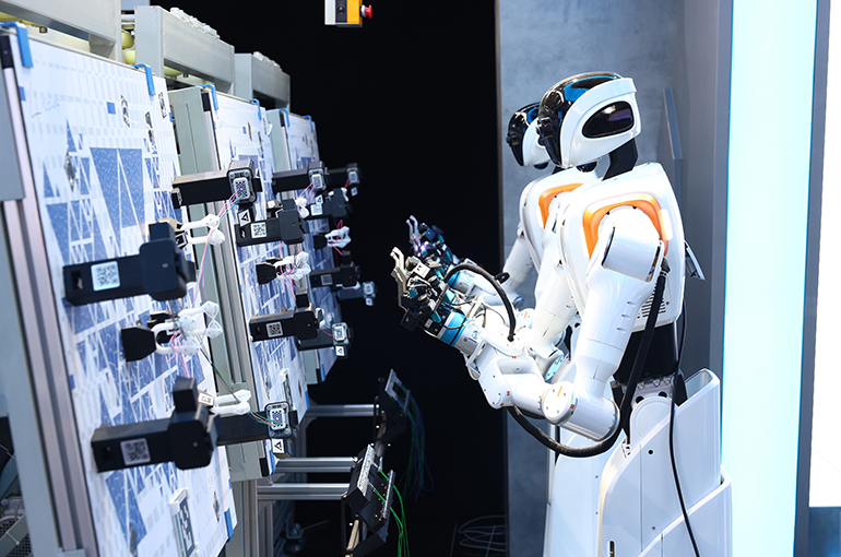 AI Transforms Economy, Jobs, and Wealth Growth