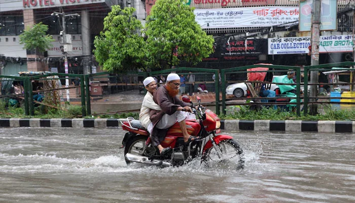 Bangladesh Floods Kill 44, Stranding Over a Million People