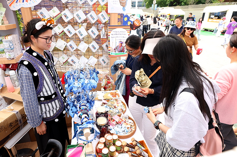 China Aims to Build Modern Retail System by 2030