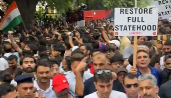 Delhi Protesters Call for IIOJK Statehood