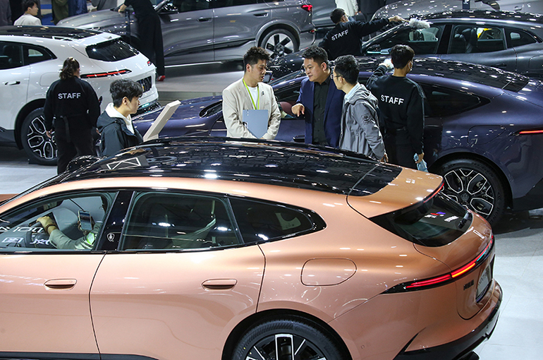 Experts Urge China to Tax All New Energy Vehicles