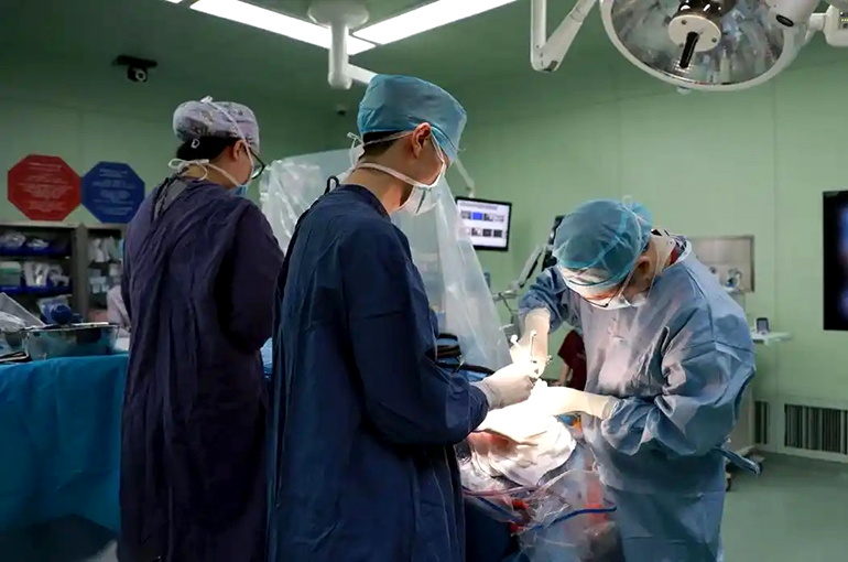 Shanghai Hospital Conducts World's First Commercial BCI Implant with Domestic Device