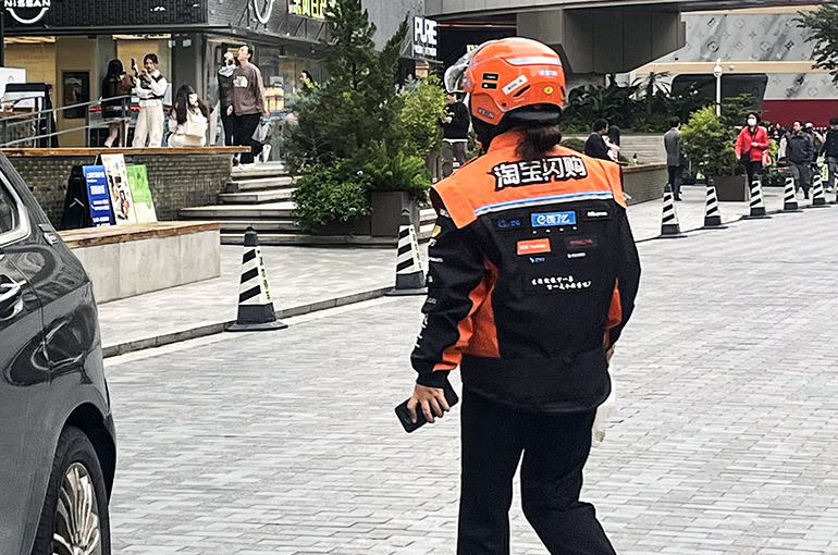 Taobao's Instant Commerce Wins French Design Award for Rider Uniforms