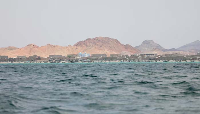 Yemen's Houthis impose naval blockade on Saudi, threatening global oil supply