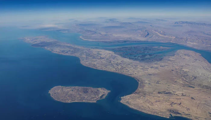 Iran Claims Progress on Strait of Hormuz Deal, but Waterway Remains Blocked