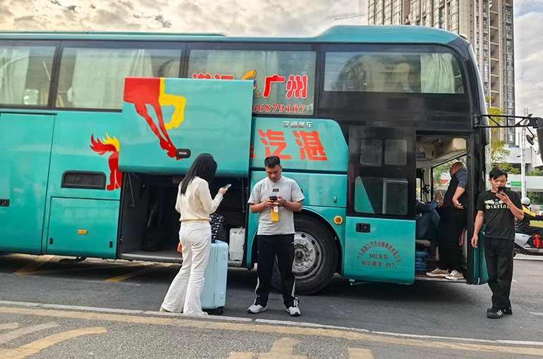 أسعار منخفضة وخدمات مرنة تنعش رحلات الحافلات بين المدن في الصين