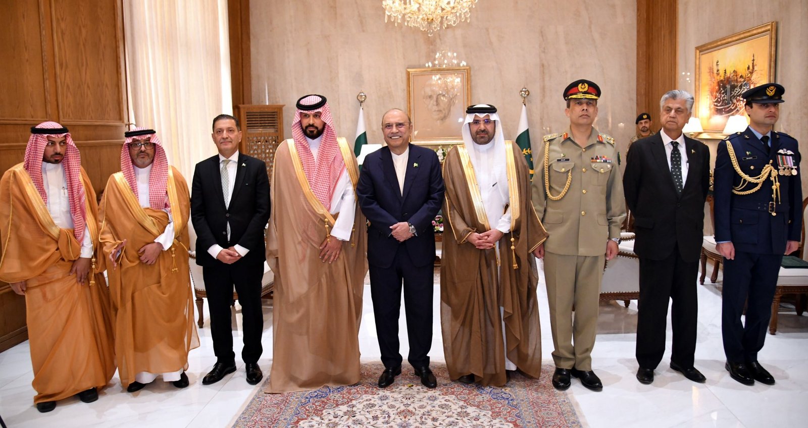 السفير البقمي يسلّم أوراق اعتماده لرئيس باكستان