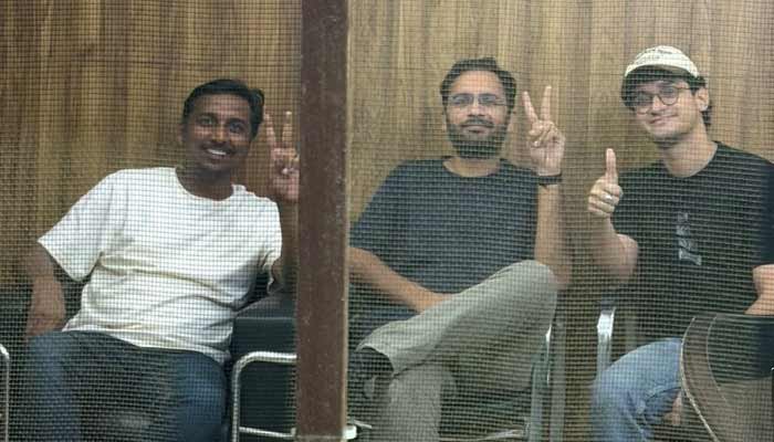 حزب حركة ‘الصراصير’ في الهند يعتقل زعماؤه لأيام خامسة