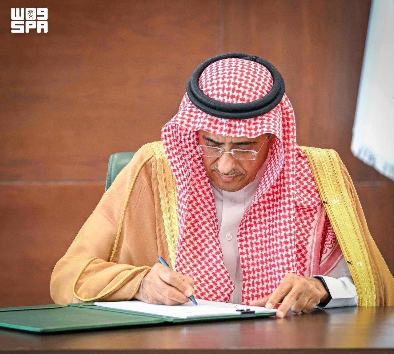 صحيفة الرياض | السعودية تُطلق مشروعين عاجلين لتوفير المياه للنازحين في تعز ولحج